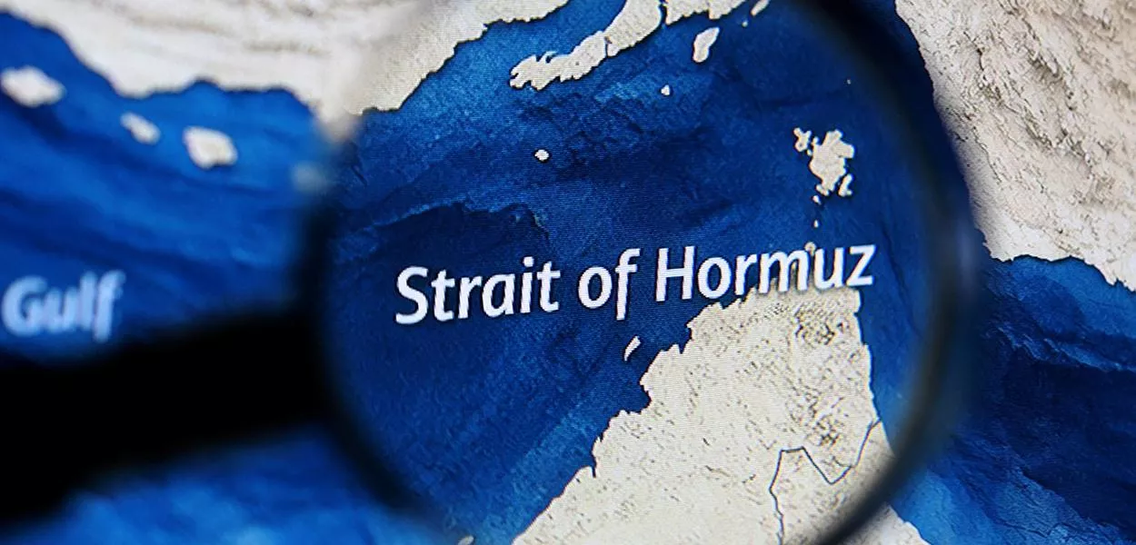 Ilustração com mapa do Estreito de Ormuz 

