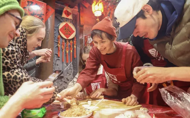 “Chinamaxxing” ganha força nas redes e redefine o interesse global pela cultura chinesa