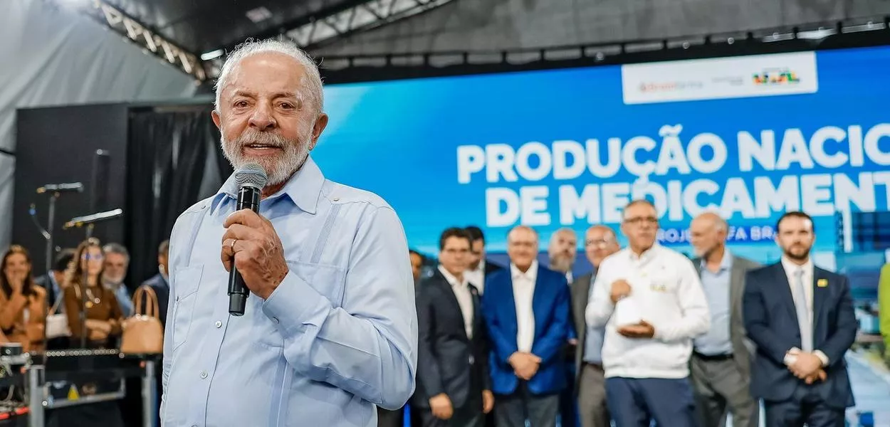 Presidente Lula durante visita às instalações da Brainfarma Indústria Química e Farmacêutica, do grupo Hypera, em Anápolis (GO)