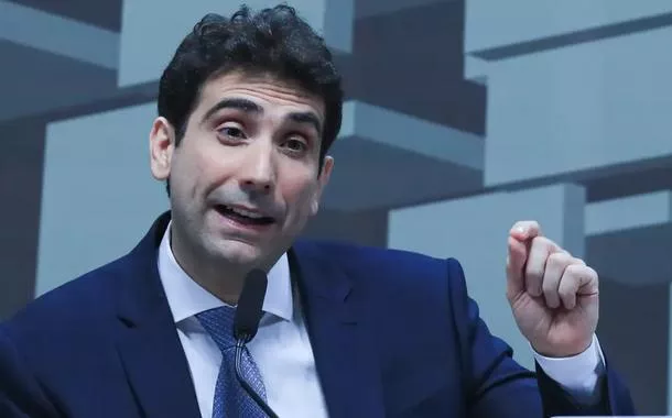 Galípolo diz que Brasil está em posição melhor diante da crise petróleo, mas é preciso cautela