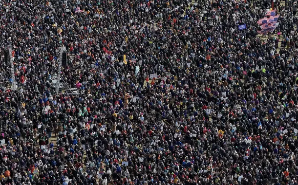 Milhões saem às ruas contra Trump num dos maiores protestos da história dos Estados Unidos