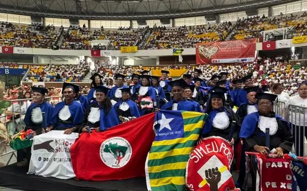 Festa em Recife celebra 30 mil alfabetizados em programa social