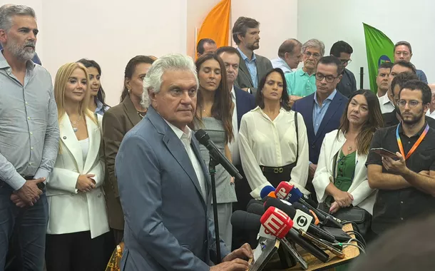 Caiado diz que sua candidatura vai até o fim e aponta inexperiência de Flávio Bolsonaro