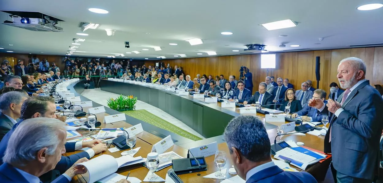 Presidente Lula durante reunião ministerial, realizada no Palácio do Planalto.