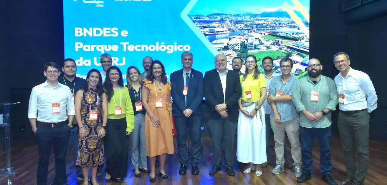 Representantes de acordo envolvendo o BNDES e o parque tecnológico da UFRJ