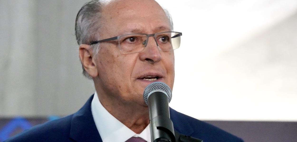 Brasil e EUA dialogam sobre minerais críticos, diz Alckmin