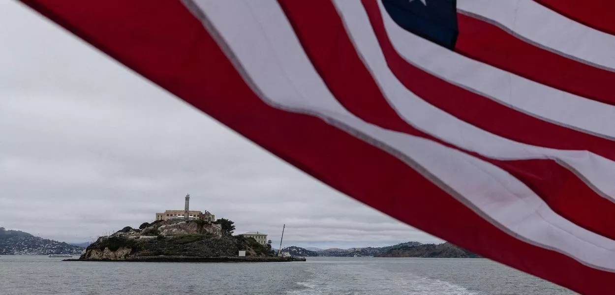 Vista do complexo penitenciário de Alcatraz, localizado na Ilha de Alcatraz, na Baía de São Francisco, Califórnia, EUA, em 17 de julho de 2025. 