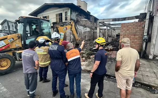 Bombeiros localizam quarta vítima da queda de avião em Capão da Canoa