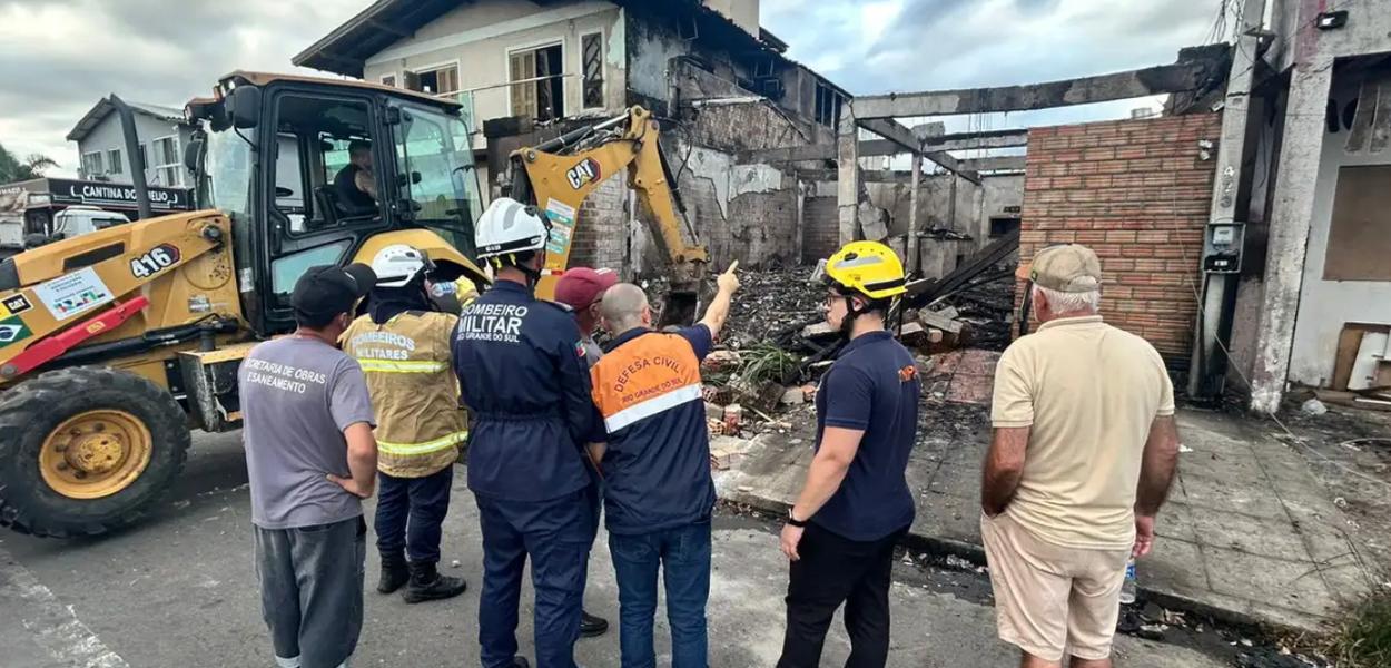 Bombeiros localizam quarta vítima da queda de avião em Capão da Canoa