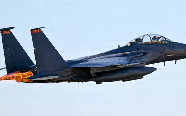 Irã intensifica buscas por piloto dos EUA após abater aviões