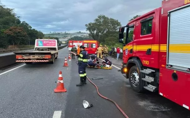 Capotamento na BR-040 mata um e deixa dois feridos em MG