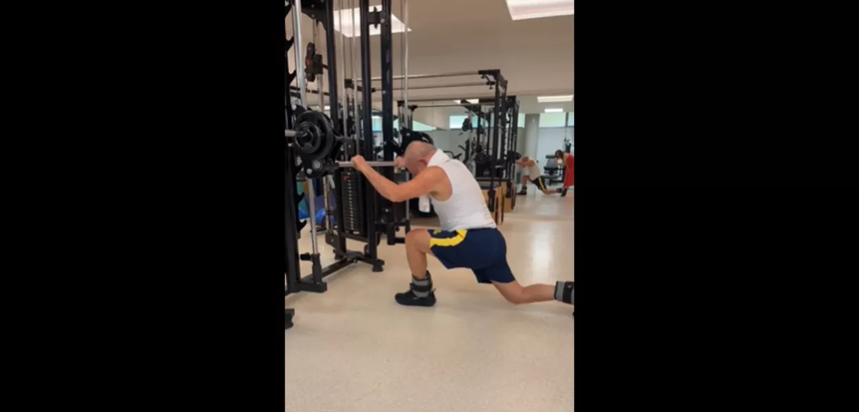 Lula durante musculação