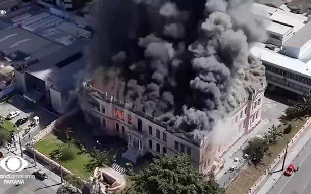 Incêndio no Instituto Estadual de Educação Dr. Caetano Munhoz da Rocha