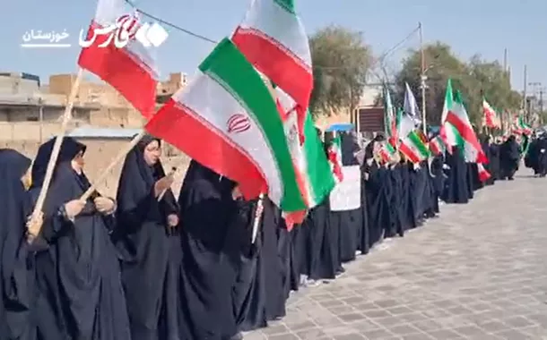 Iranianos reunidos ao redor da usina termoelétrica de Kazeroon, no sudoeste do país