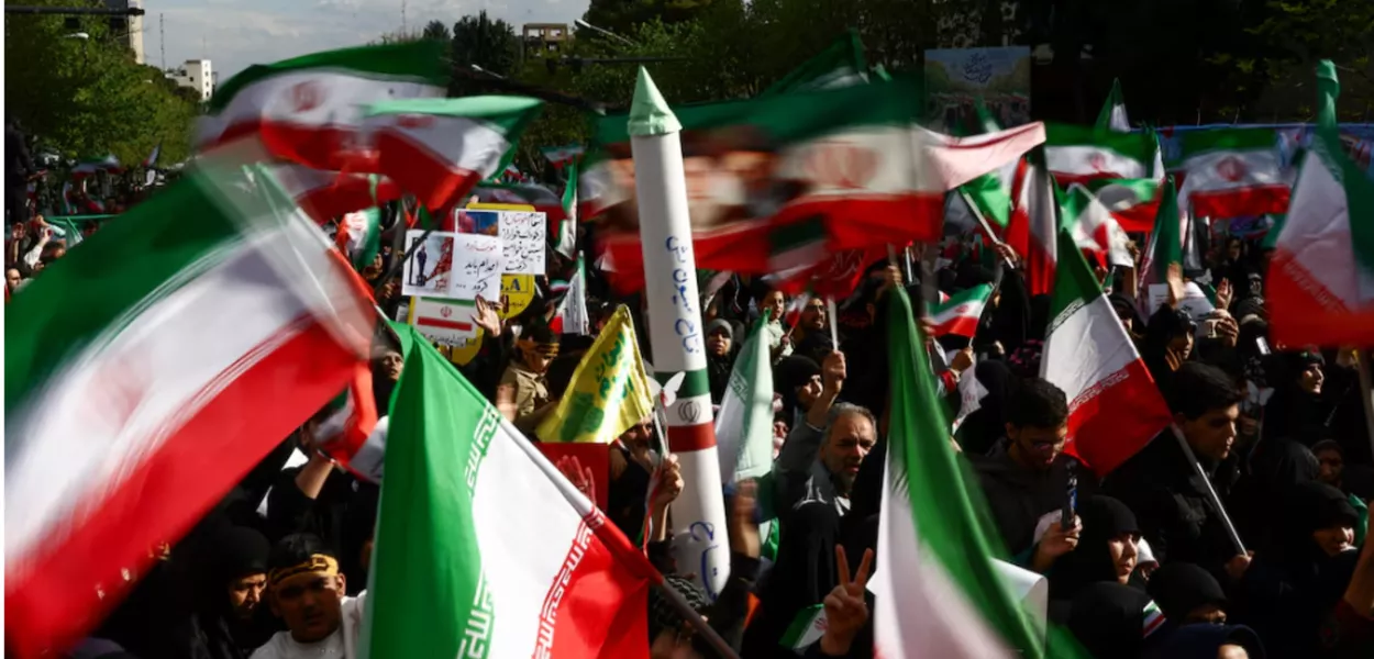 Iranianos celebram vitória