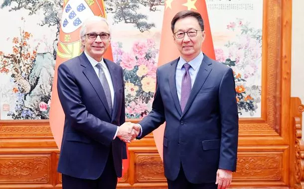 Han Zheng reúne-se com presidente da Assembleia da República de Portugal