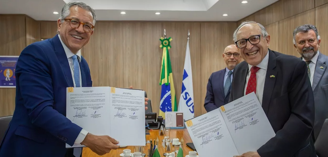 Ministro da Saúde, Alexancre Padilha, e secretário  da Saúde do México,  David Kershenobich Stalnikowitz