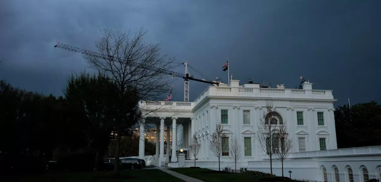 Uma vista da Casa Branca antes do pronunciamento em horário nobre do presidente dos Estados Unidos, Donald Trump, à nação, em Washington, D.C., EUA, em 1º de abril de 2026