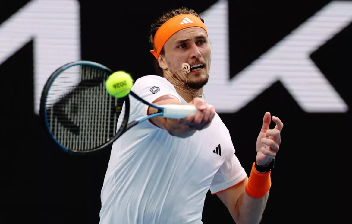 Tênis - Aberto da Austrália - Melbourne Park, Melbourne, Austrália - 30 de janeiro de 2026. O alemão Alexander Zverev em ação durante sua partida de semifinal contra o espanhol Carlos Alcaraz.