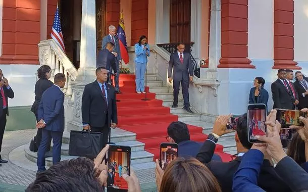 Chris Wright e Delcy Rodríguez