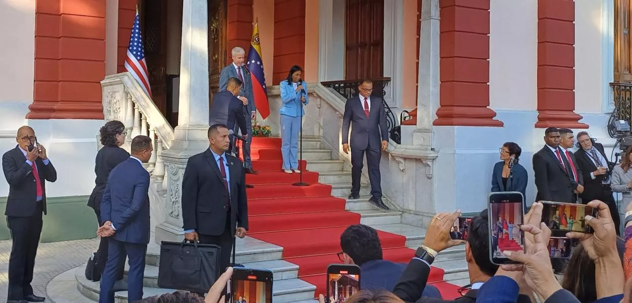 Chris Wright e Delcy Rodríguez