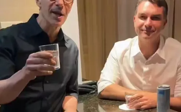 Flávio Bolsonaro e Zema aparecem juntos em vídeo e sugerem aliança eleitoral