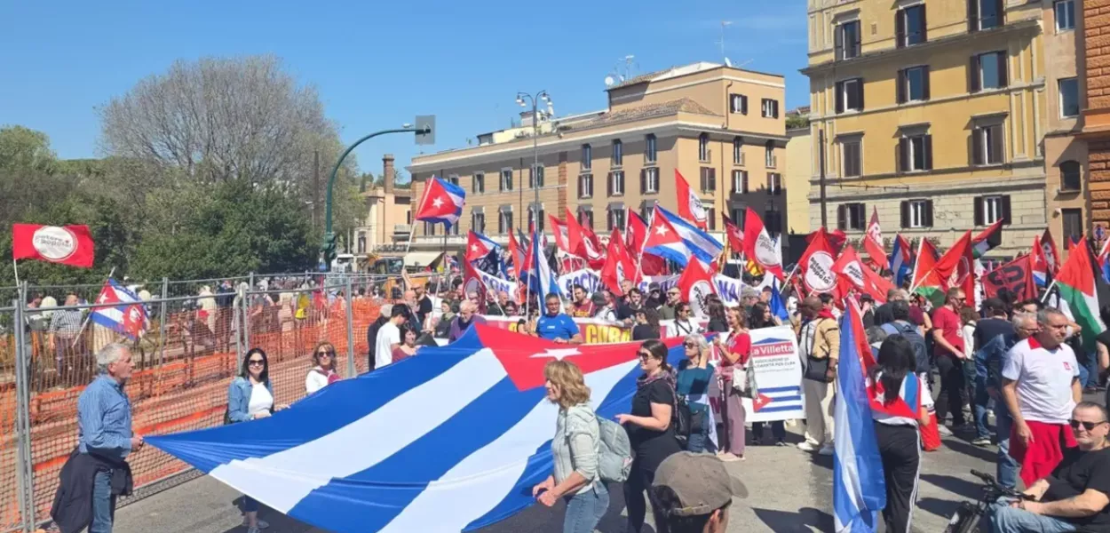Manifestação contra bloqueio a Cuba na Itália