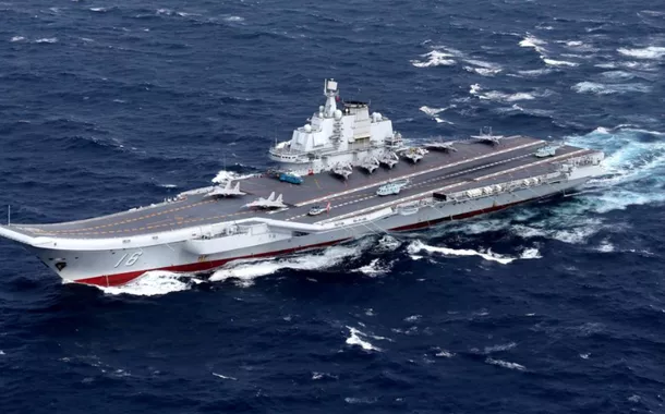 Porta-aviões chinês no Mar do Sul 