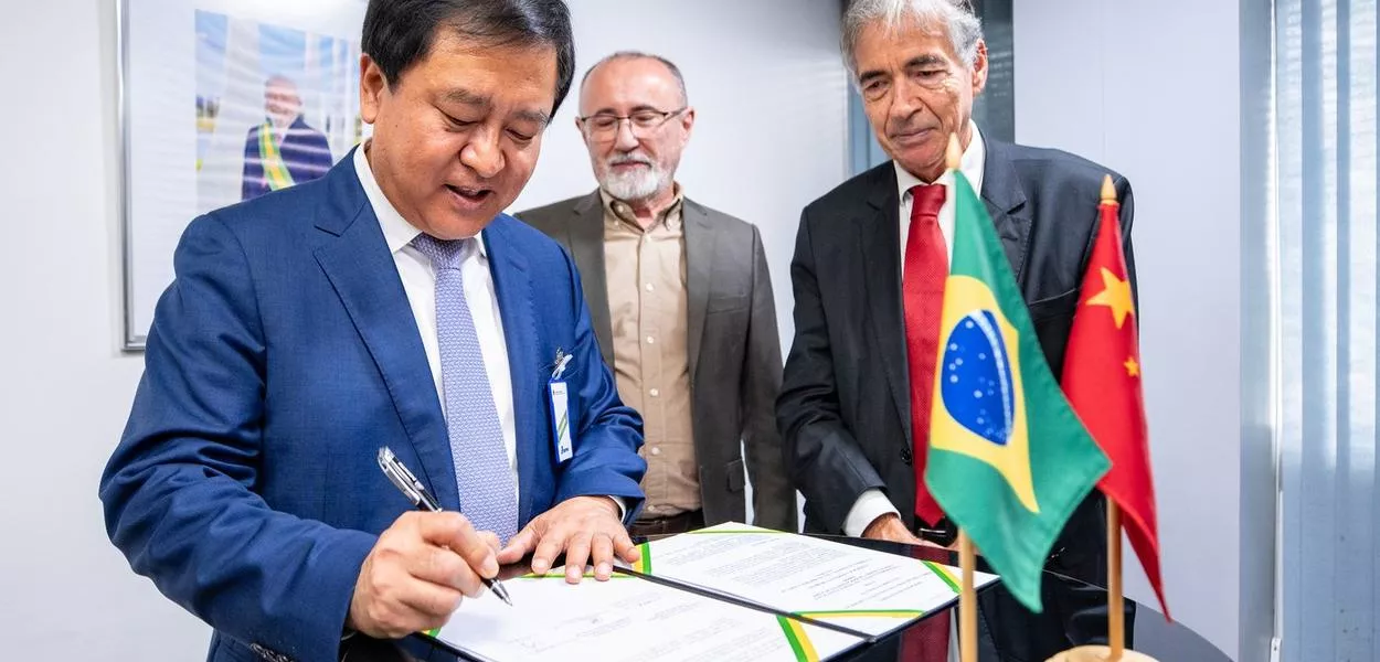 Assinatura do Protocolo de Intenções entre o MCTI, o SERPRO e iFLYTEK