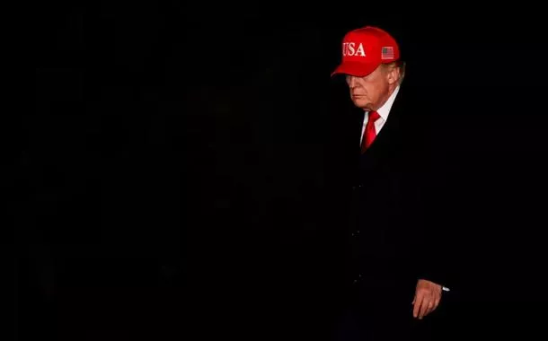 O presidente dos Estados Unidos, Donald Trump, chega à Casa Branca, em Washington, D.C., EUA, em 12 de abril de 2026