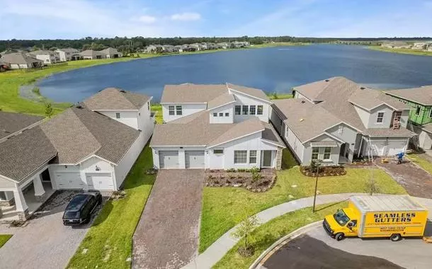 Vista da residência avaliada em R$ 4,5 milhões, na Flórida, onde o ex-deputado Alexandre Ramagem vivia antes de ser preso por agentes do ICE