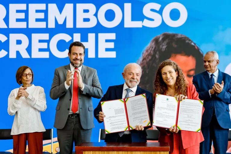 “Vocês não são invisíveis”, diz Lula ao ampliar direitos de terceirizados