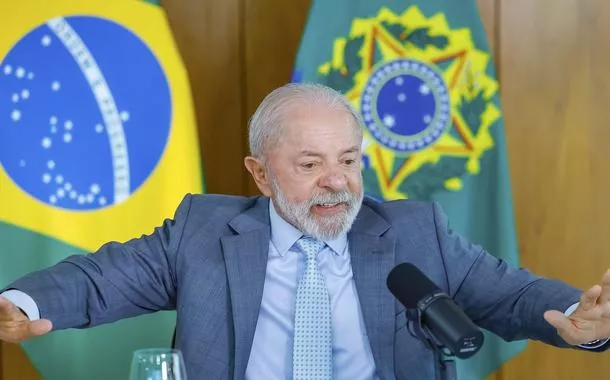 'Motoristas de aplicativos ganham pouco e plataformas ganham muito', diz Lula