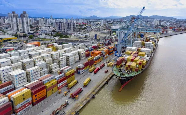 Balança comercial tem superávit recorde para meses de abril
