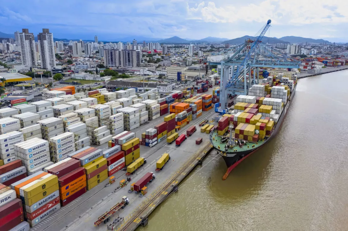 JBS Terminais amplia em 330% movimentação no Porto de Itajaí em 18 meses