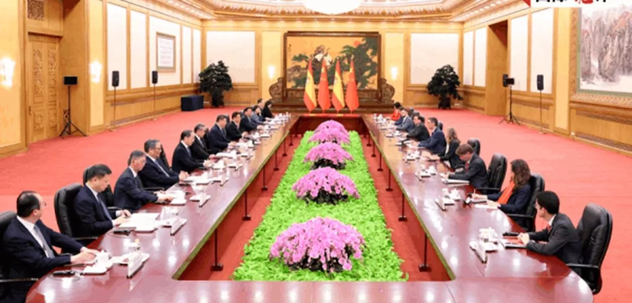 Palavra-chave por trás das quatro visitas do premiê espanhol à China