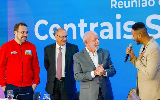 Planalto junta fim da 6×1 ao recuo na taxa das blusinhas