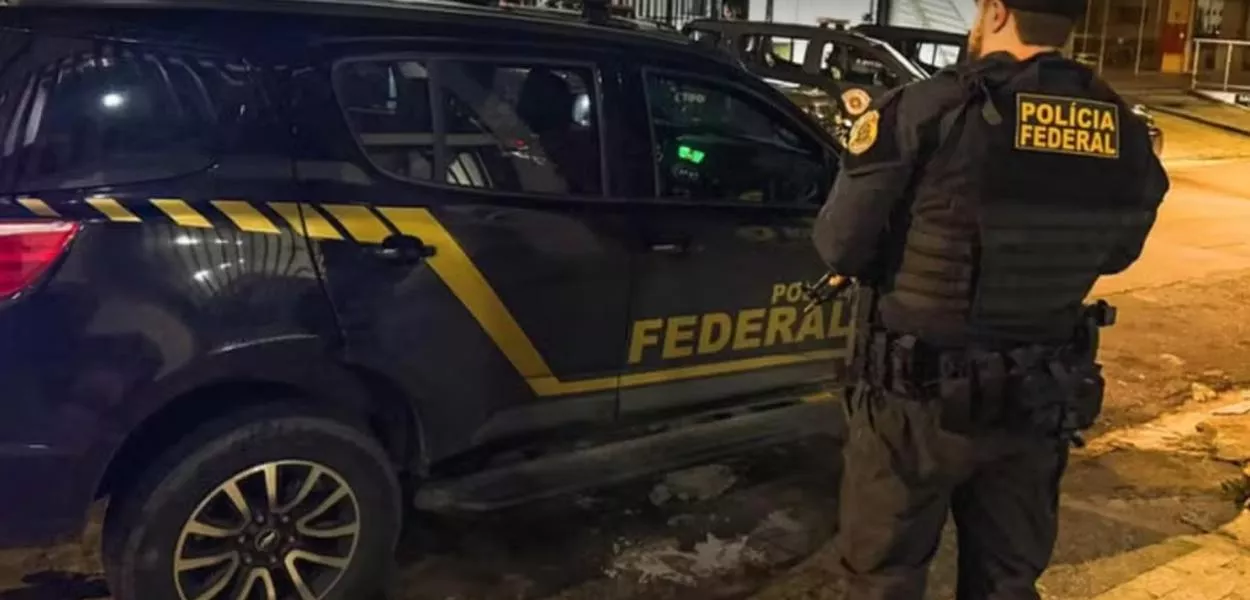 Viadura e um agente da Polícia Federal