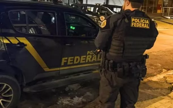 Viadura e um agente da Polícia Federal