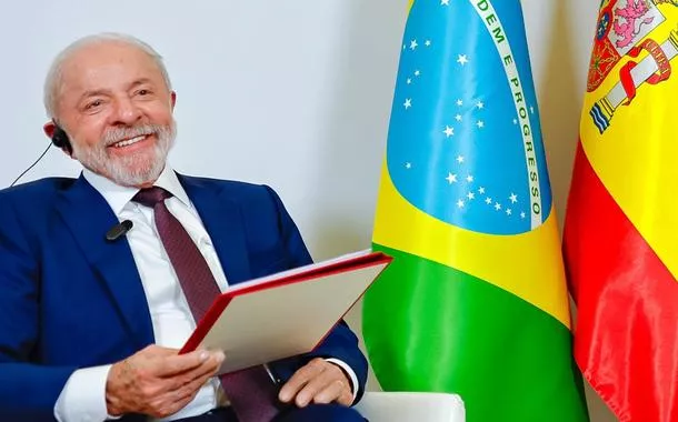 Na Espanha, Lula defende regulação de trabalho por app e fim da escala 6x1