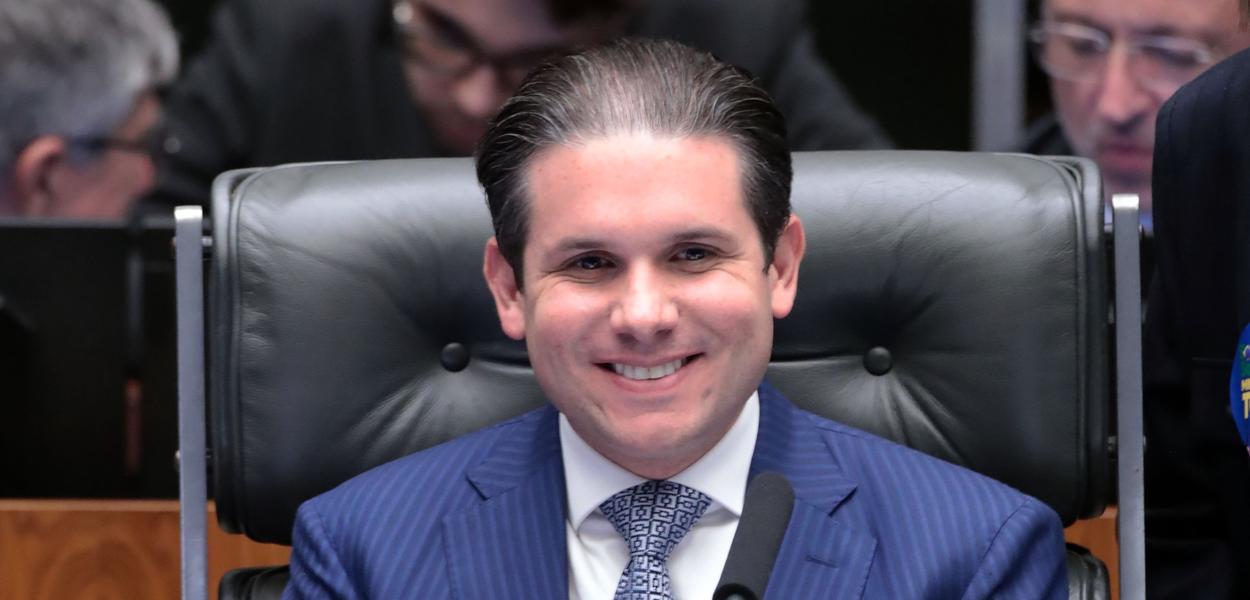 Concentração de emendas expõe poder do presidente da Câmara e outros seis deputados