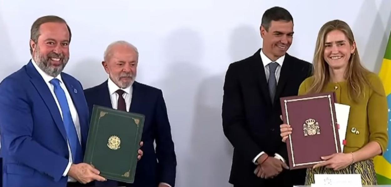 Brasil e Espanha firmam acordo estratégico para cooperação em minerais críticos
