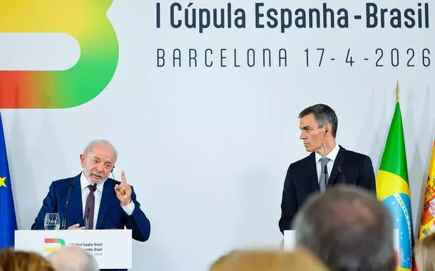 Lula defende "regular tudo que for digital" contra influência externa em ano eleitoral