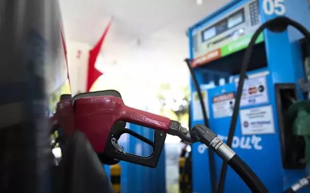 Guerra afeta combustíveis e normalização pode levar meses