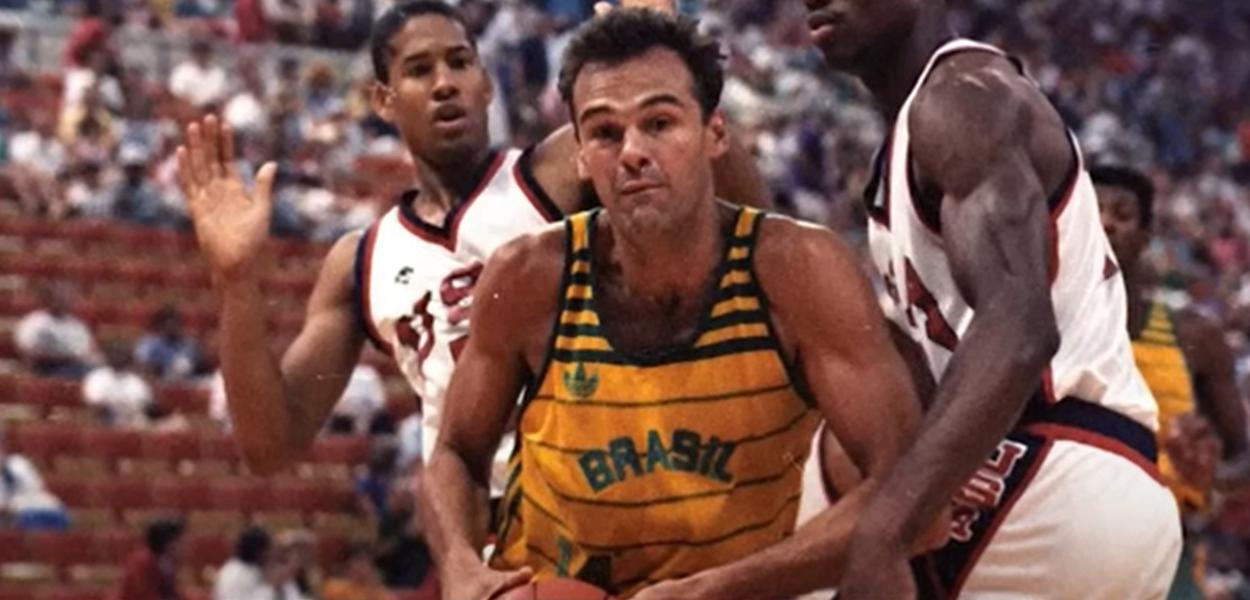 Entenda a origem do apelido 'Mão Santa' de Oscar Schmidt, lenda do esporte global