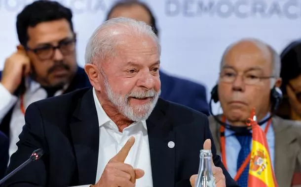 Na Espanha, Lula defende fim da escala 6x1: 'ganhos não podem ser só para os ricos'