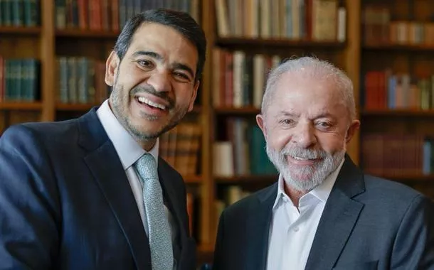 Lula ao lado de Jorge Messias, indicado para o STF