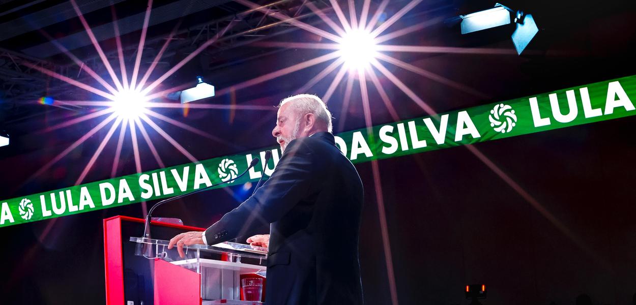 “A democracia não morreu e ninguém precisa ter vergonha de ser de esquerda”, diz Lula em Barcelona