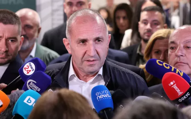 Líder vitorioso em eleições na Bulgária defende retomada do diálogo com a Rússia