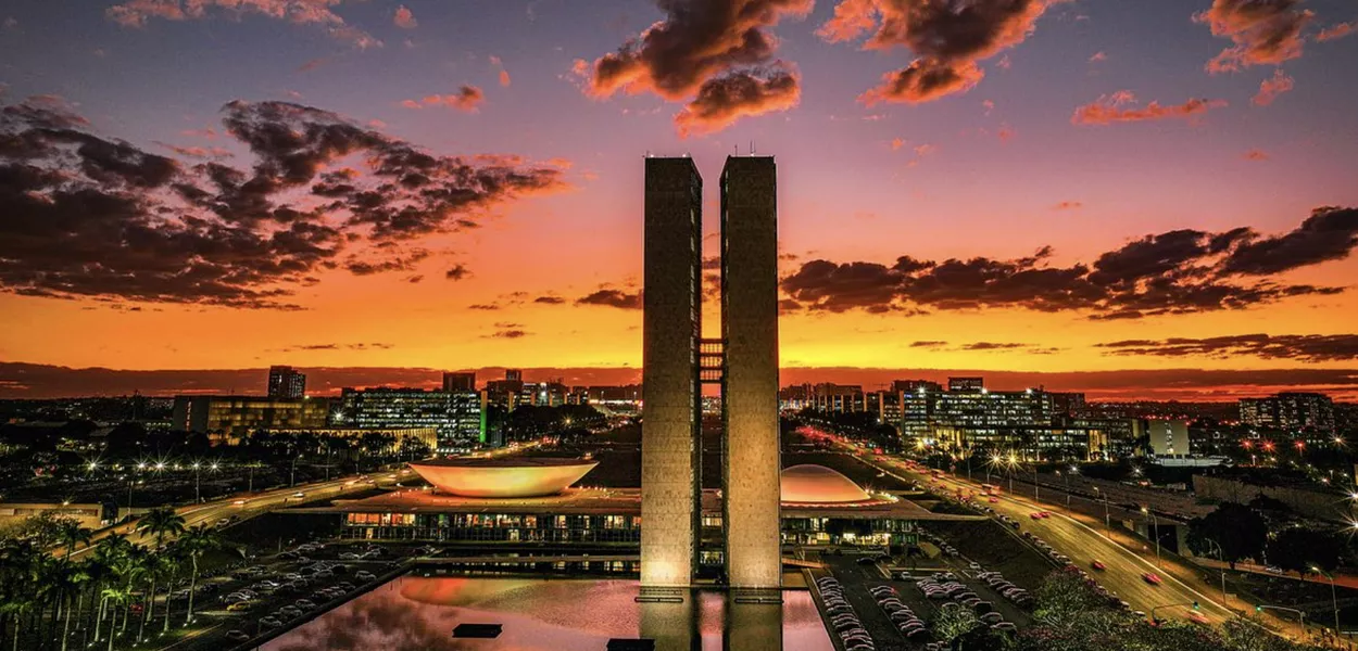 A arquitetura e o céu de Brasília